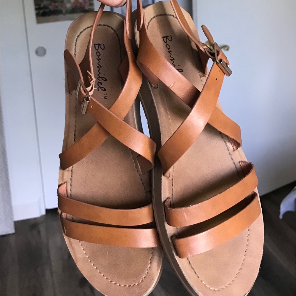 Tan Strapped Sandals!